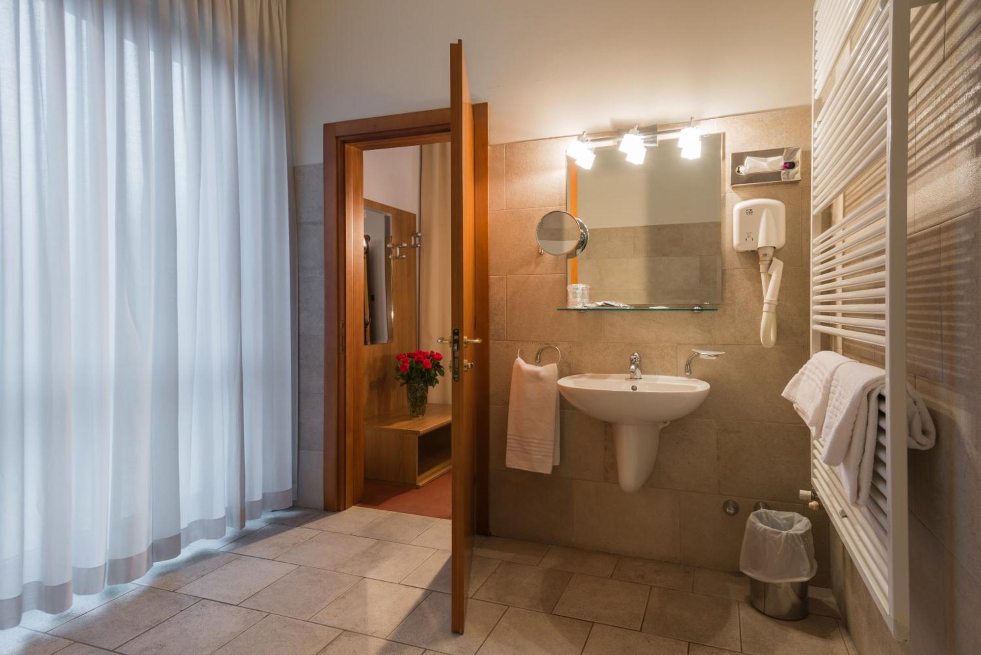 Hotel Lux Alessandria Luaran gambar