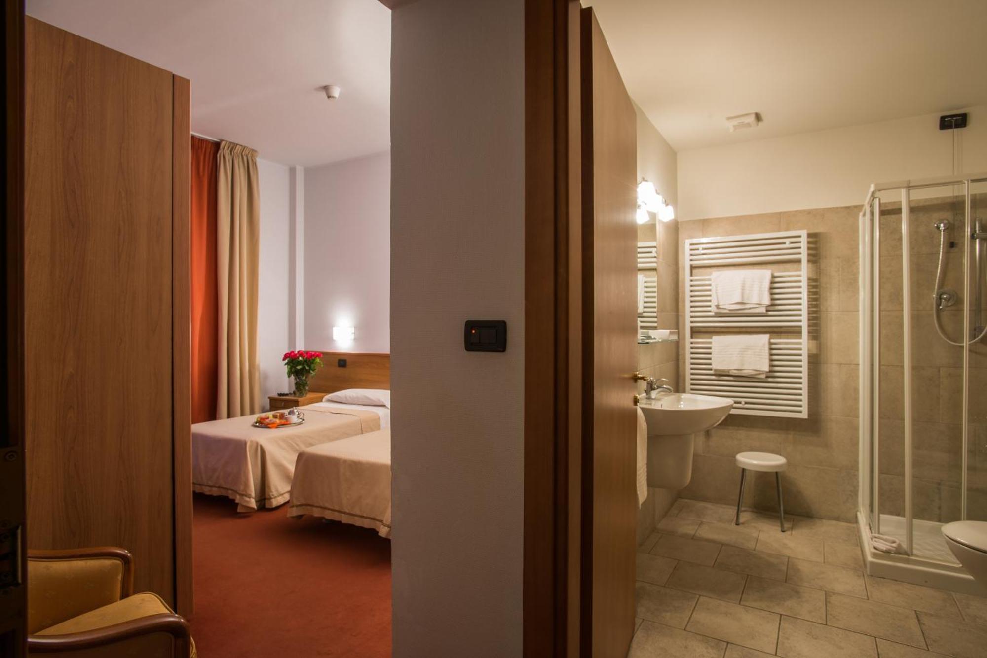 Hotel Lux Alessandria Luaran gambar