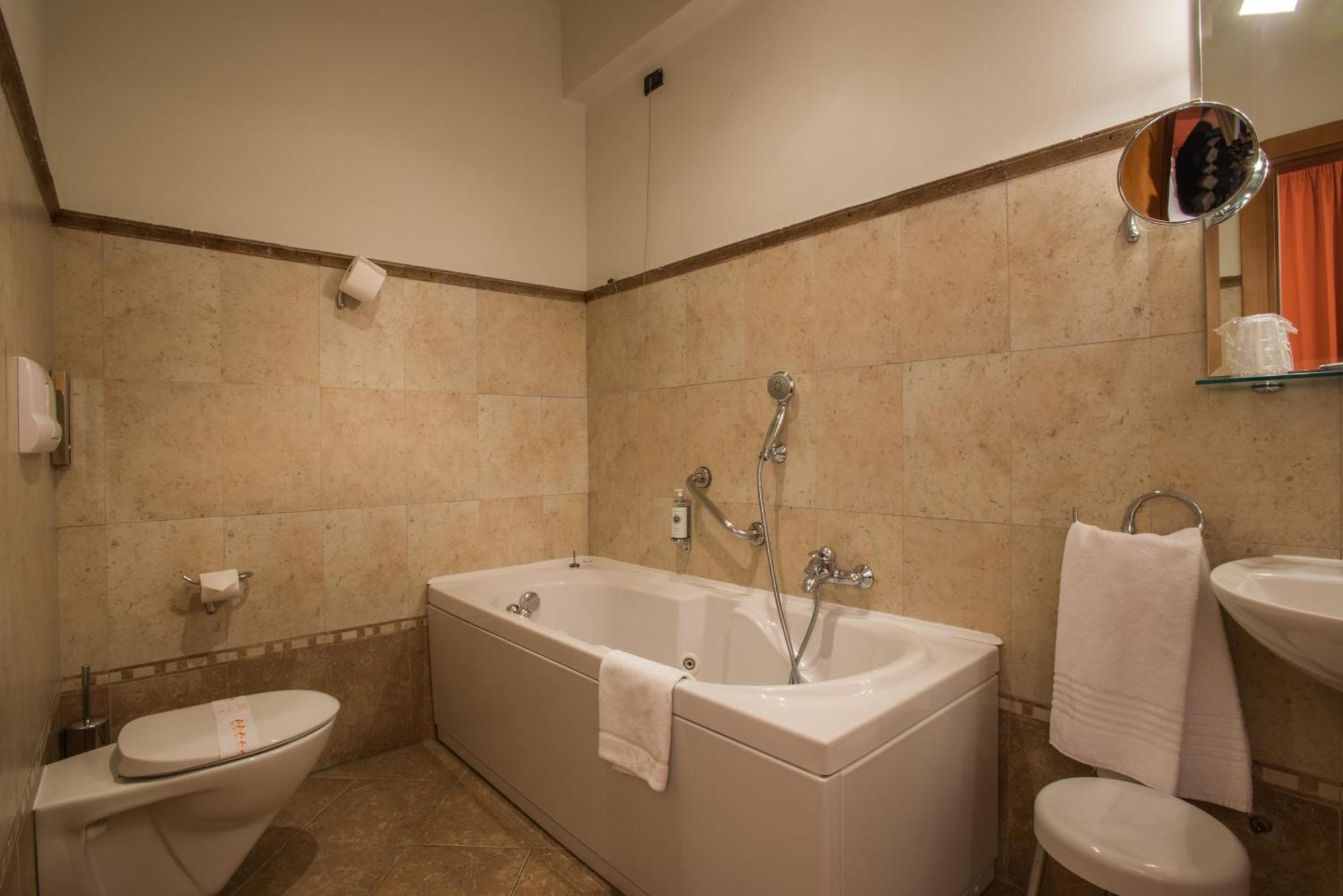 Hotel Lux Alessandria Luaran gambar