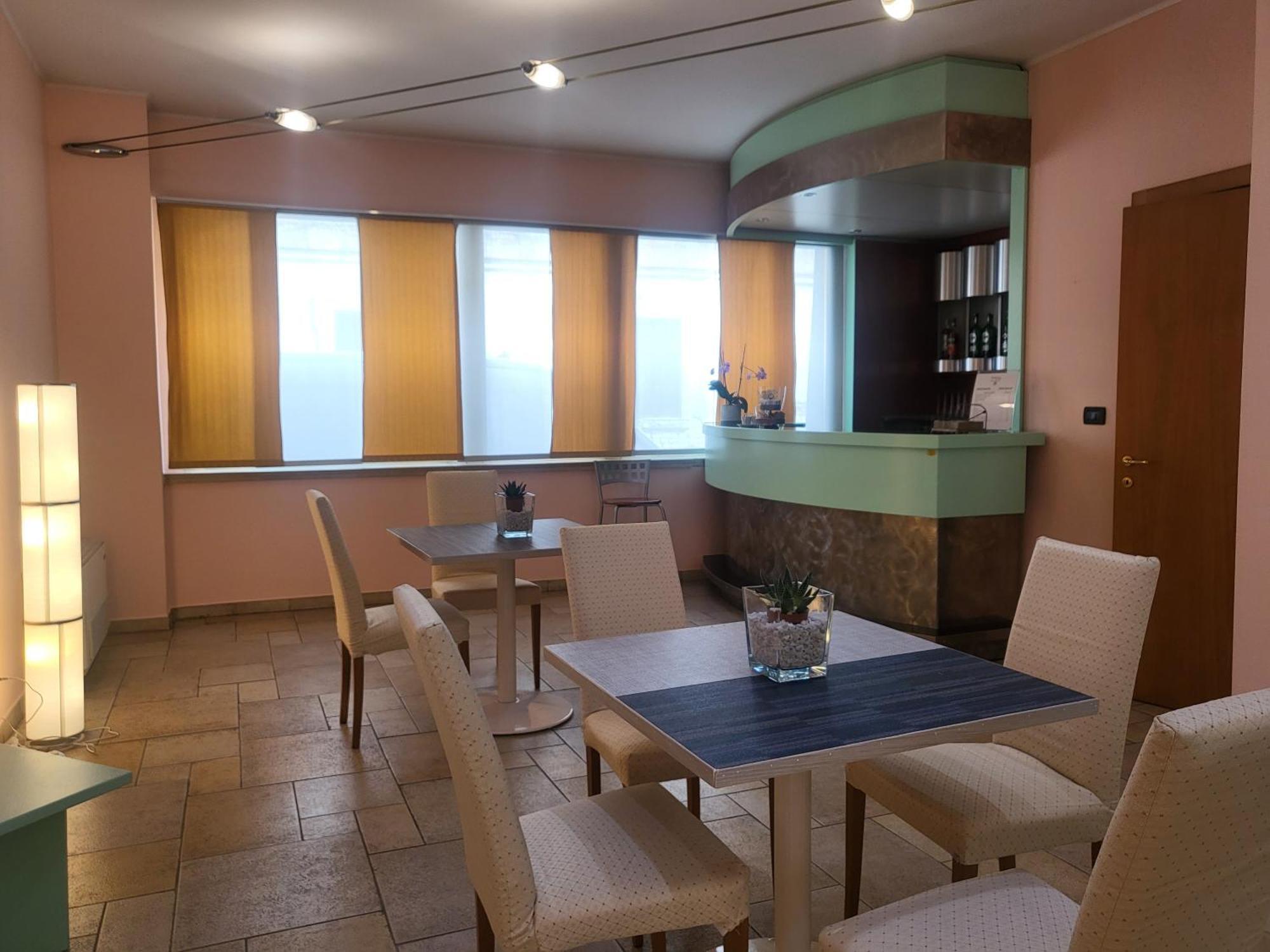 Hotel Lux Alessandria Luaran gambar