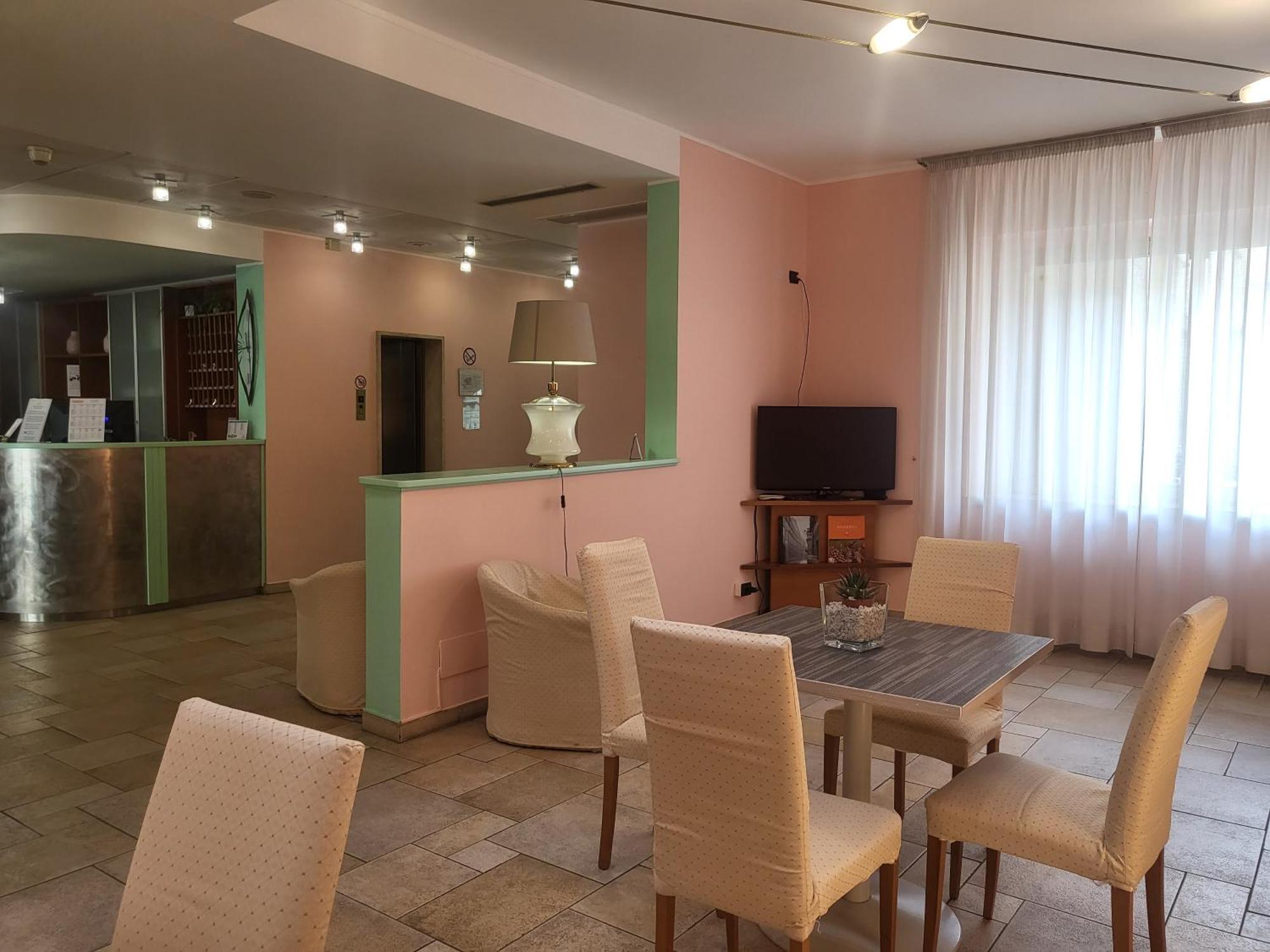 Hotel Lux Alessandria Luaran gambar