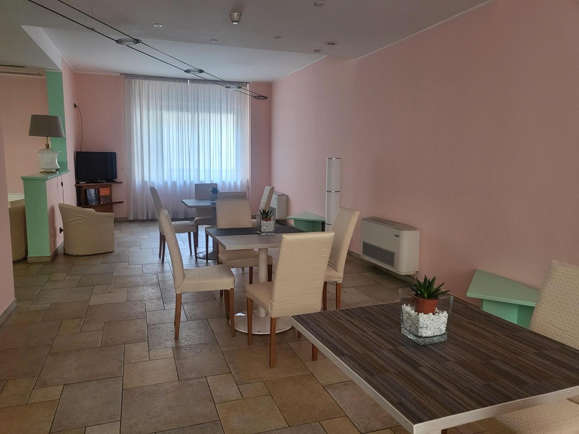 Hotel Lux Alessandria Luaran gambar