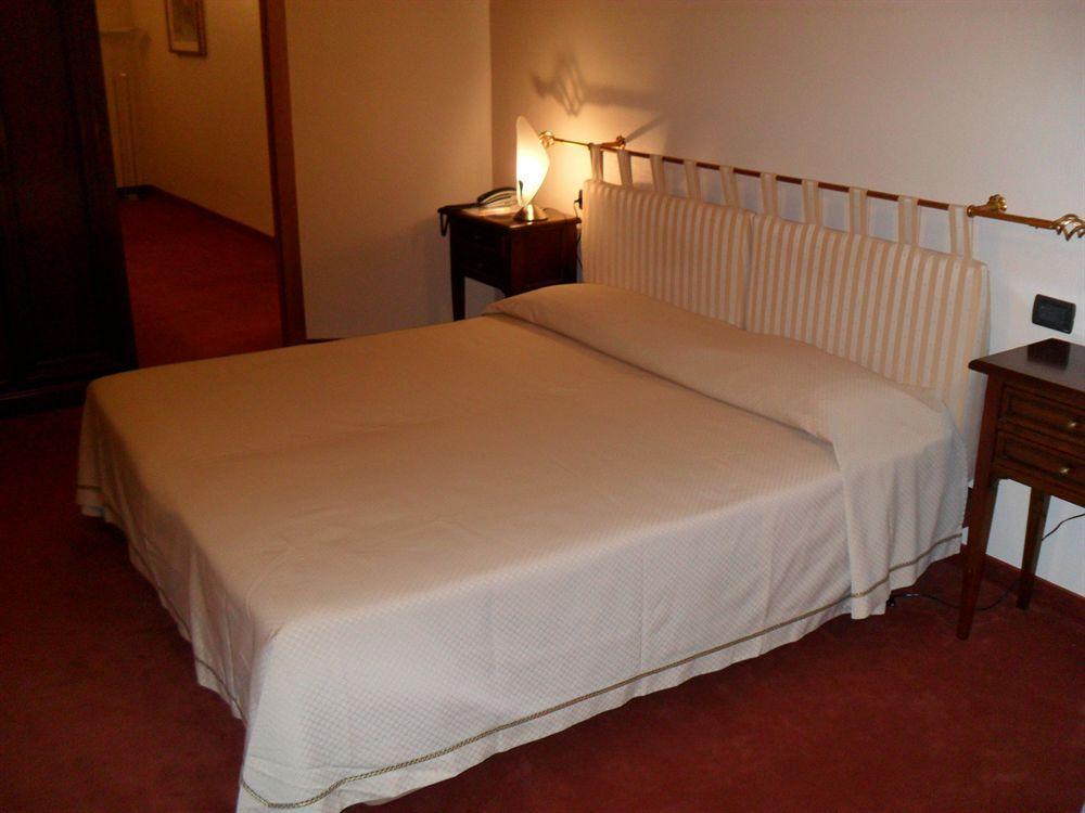 Hotel Lux Alessandria Luaran gambar