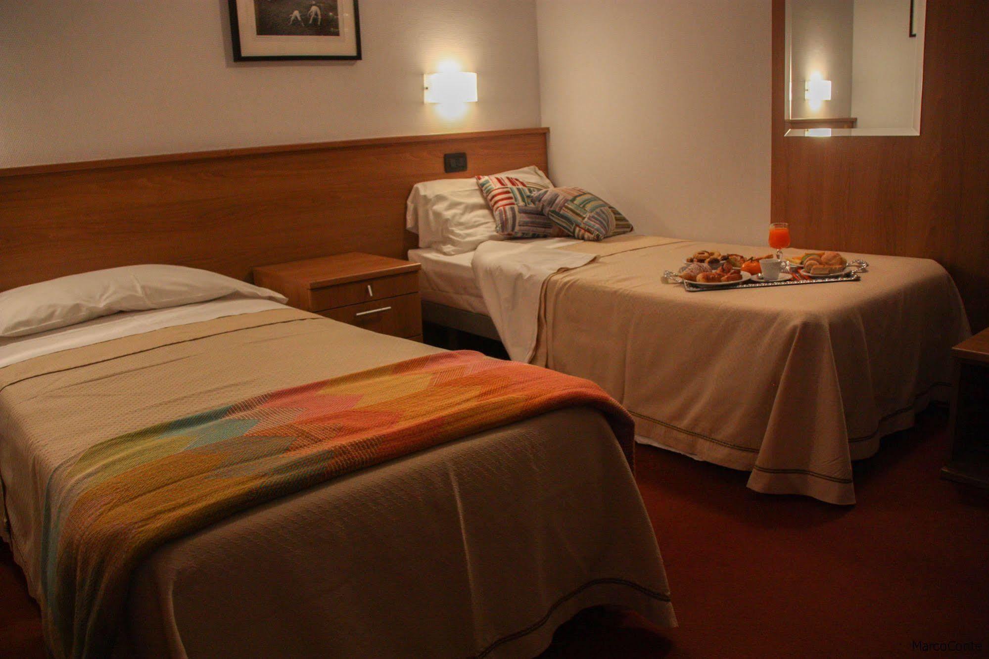 Hotel Lux Alessandria Luaran gambar