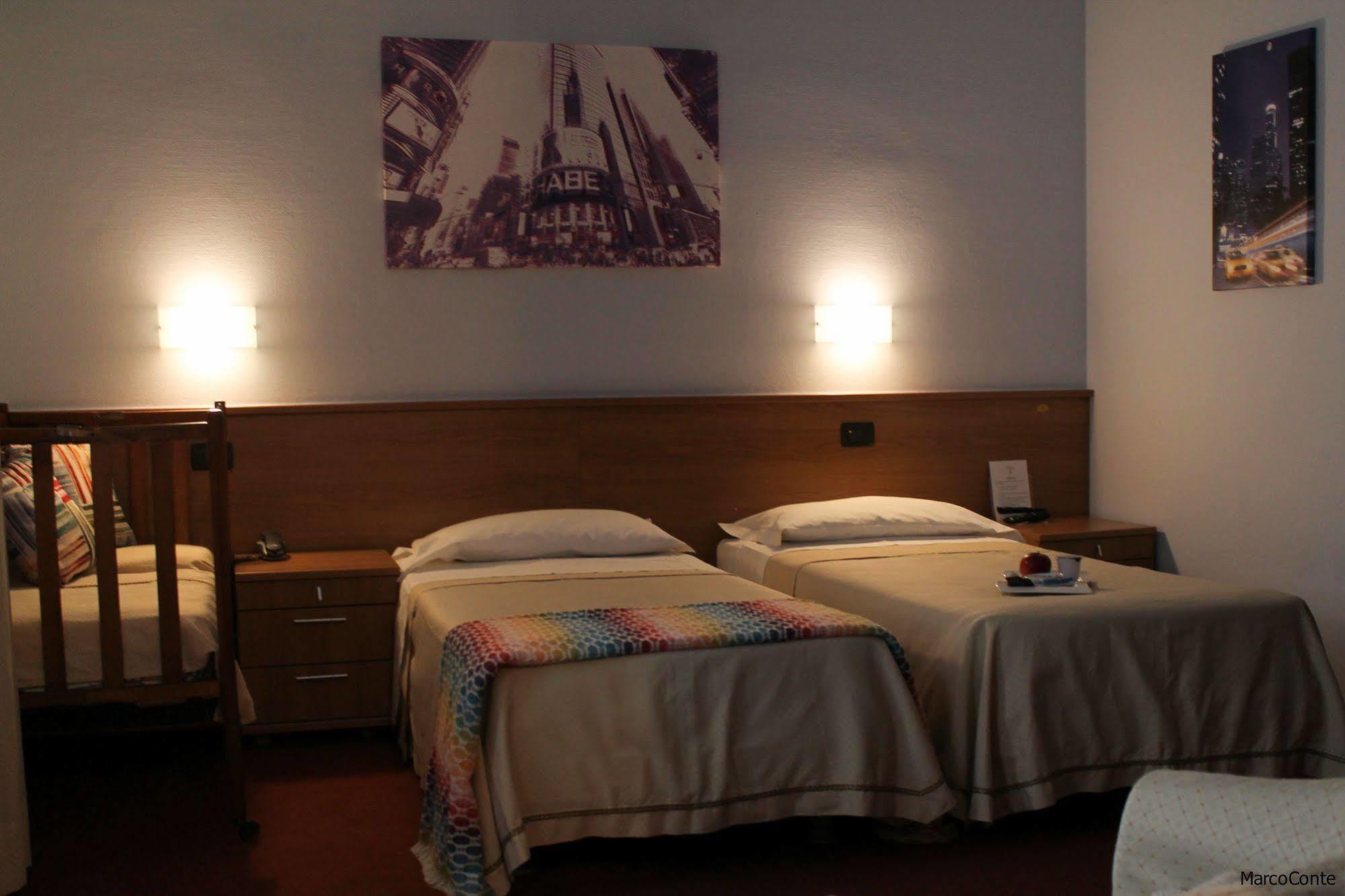 Hotel Lux Alessandria Luaran gambar