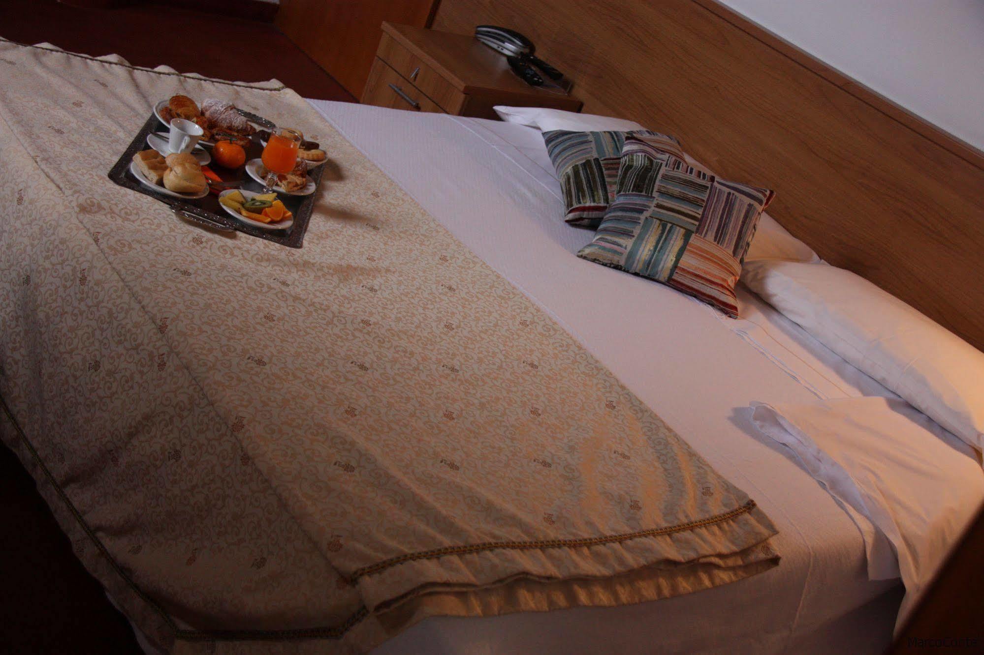 Hotel Lux Alessandria Luaran gambar