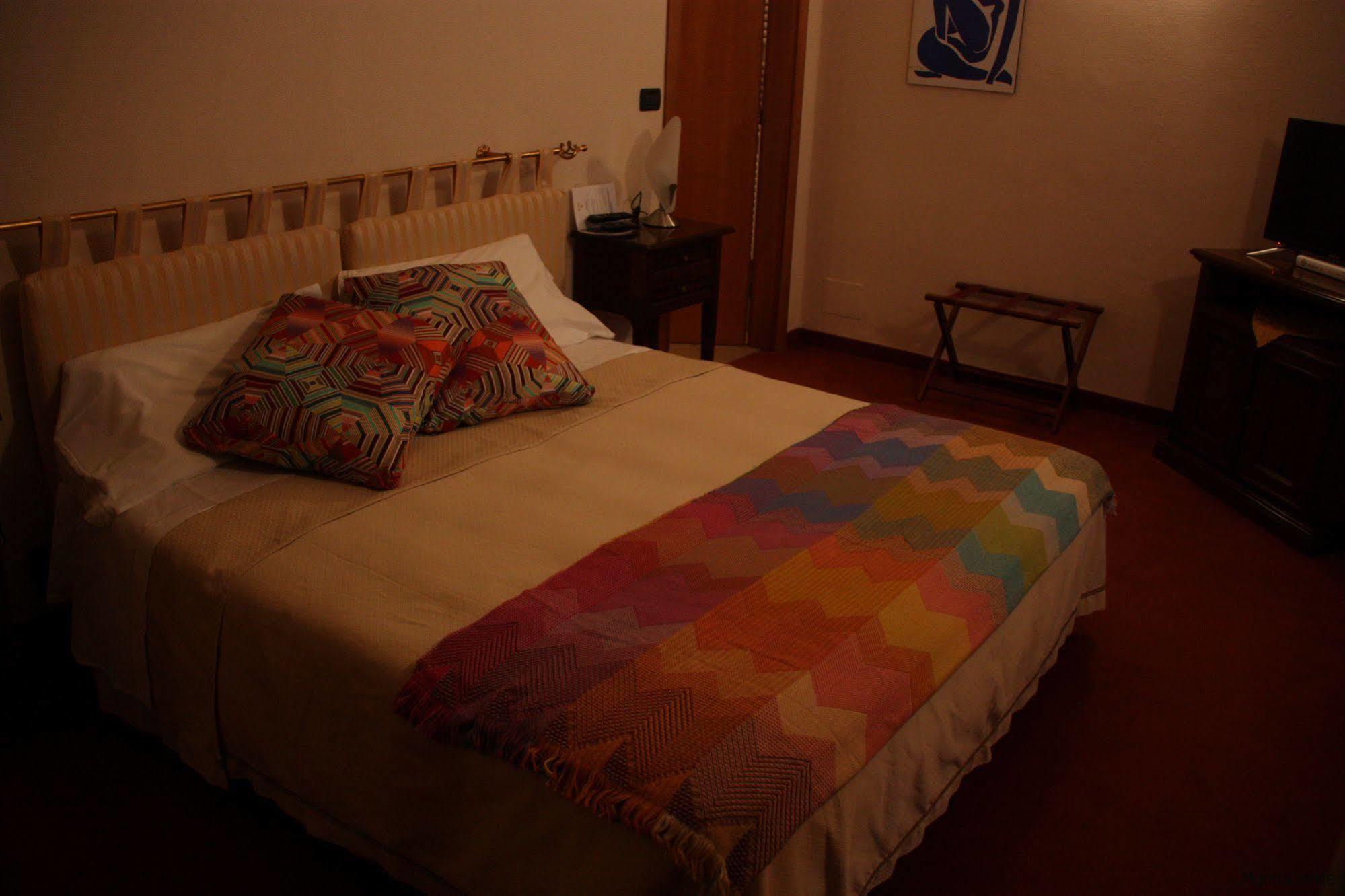 Hotel Lux Alessandria Luaran gambar