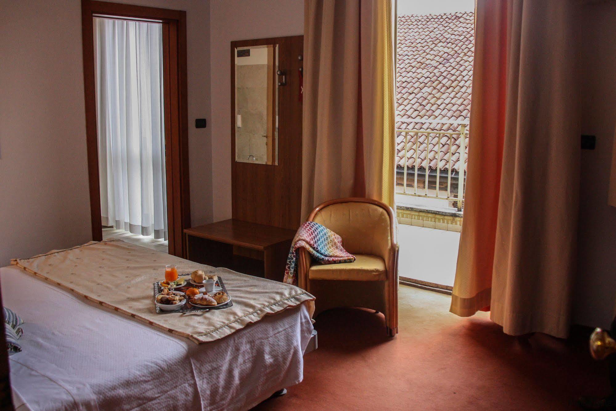 Hotel Lux Alessandria Luaran gambar