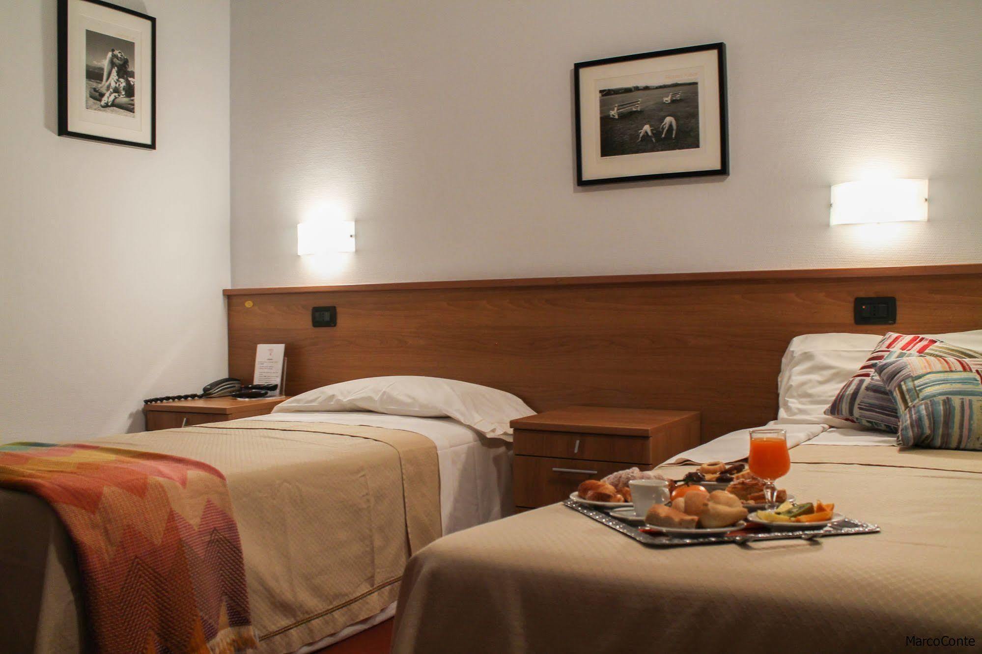 Hotel Lux Alessandria Luaran gambar