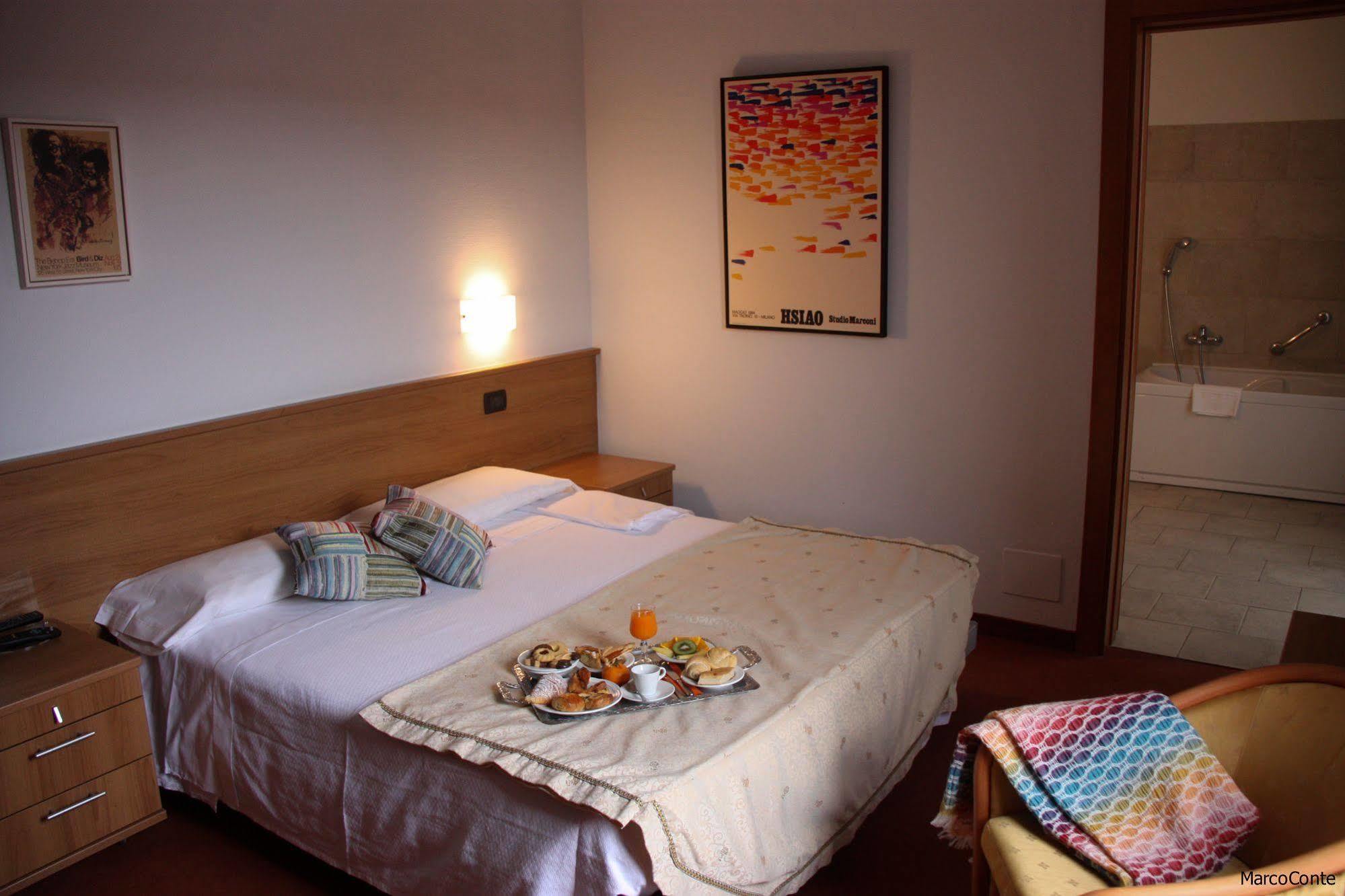 Hotel Lux Alessandria Luaran gambar