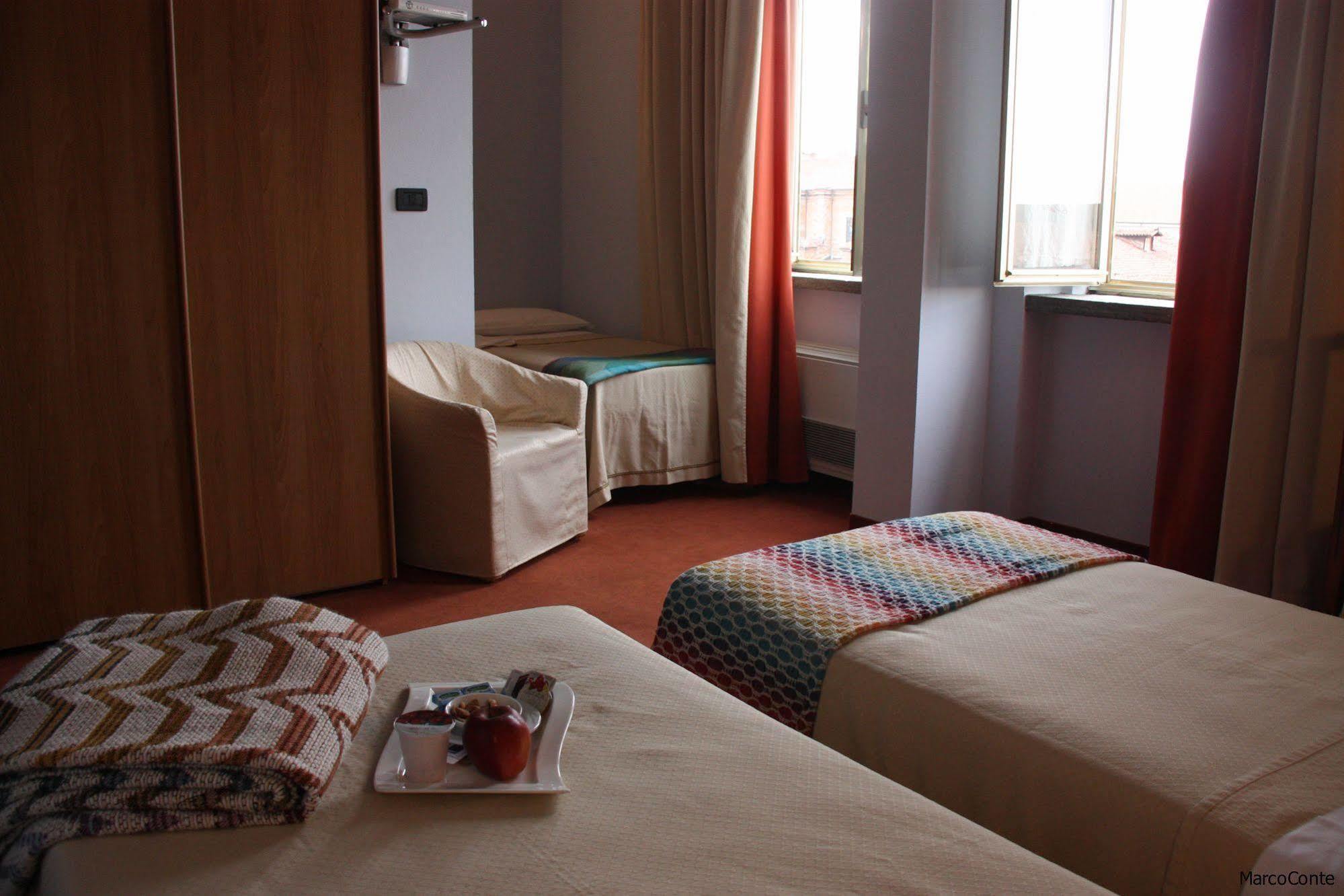 Hotel Lux Alessandria Luaran gambar