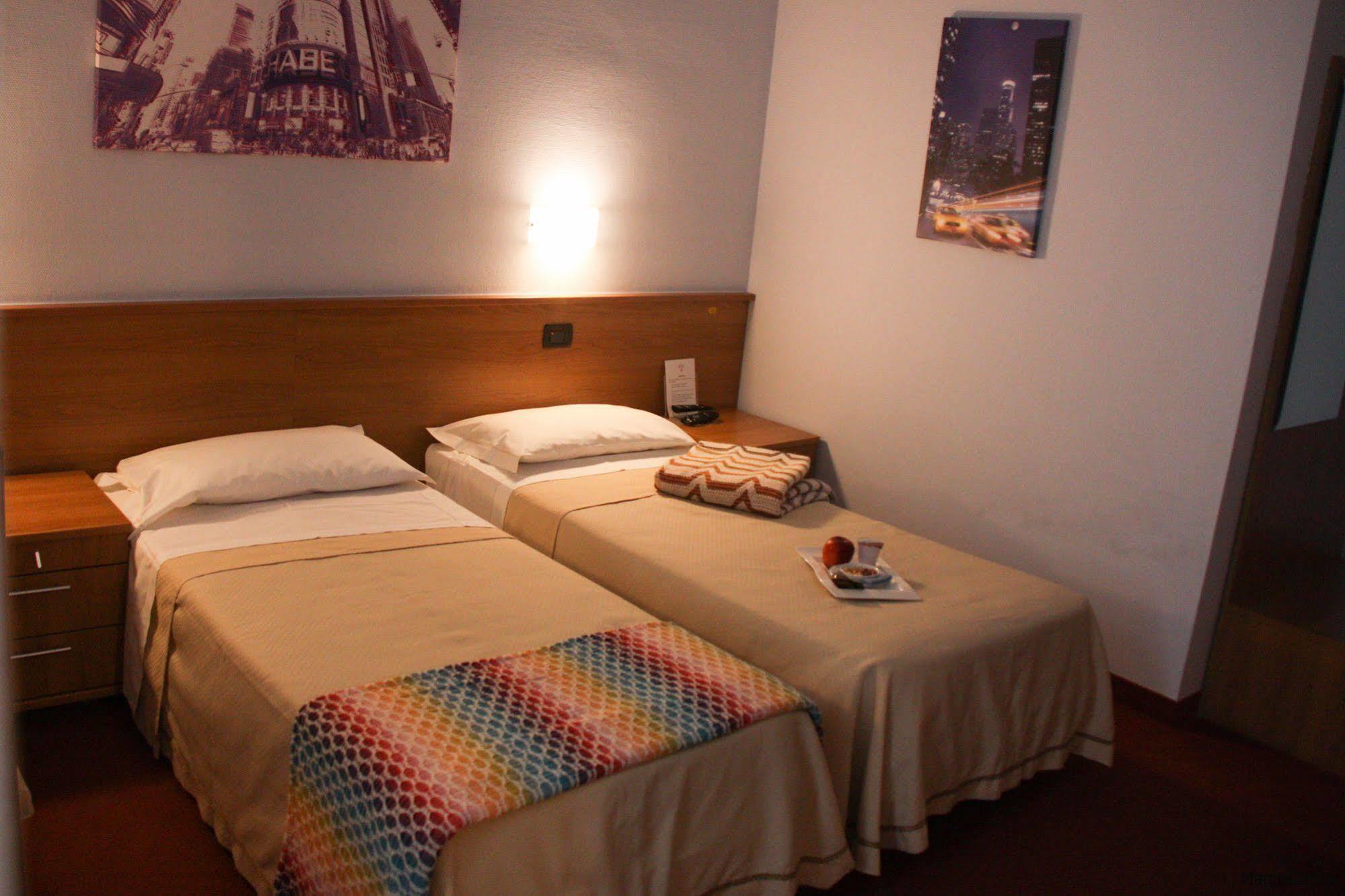 Hotel Lux Alessandria Luaran gambar