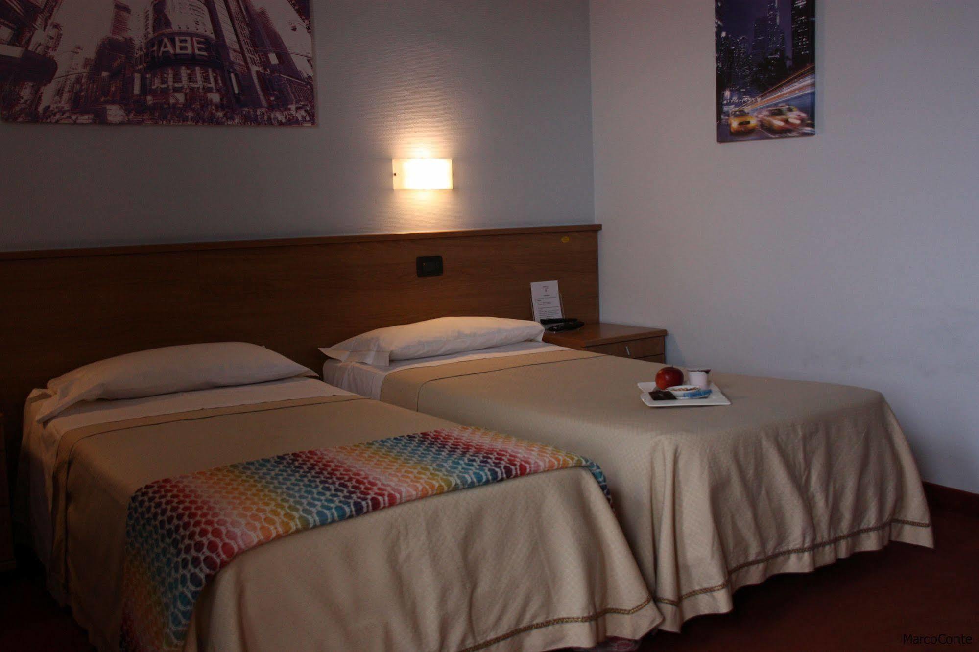 Hotel Lux Alessandria Luaran gambar